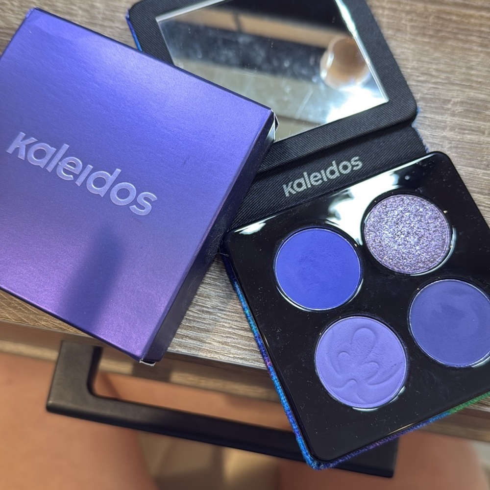 Kaleidos glowing iris quad palette